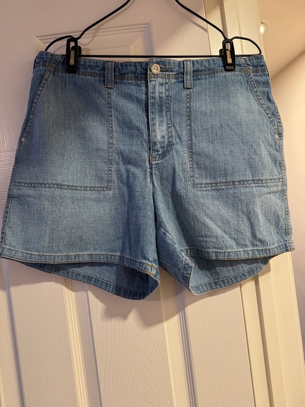 Gloria Vanderbilt Light Wash Denim Women’s Shorts